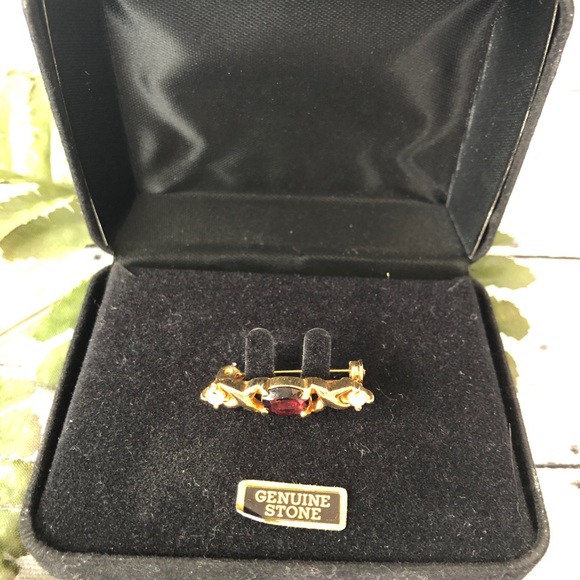 Garnet/C Z Kisses Bar Pin - Picture 4 of 8